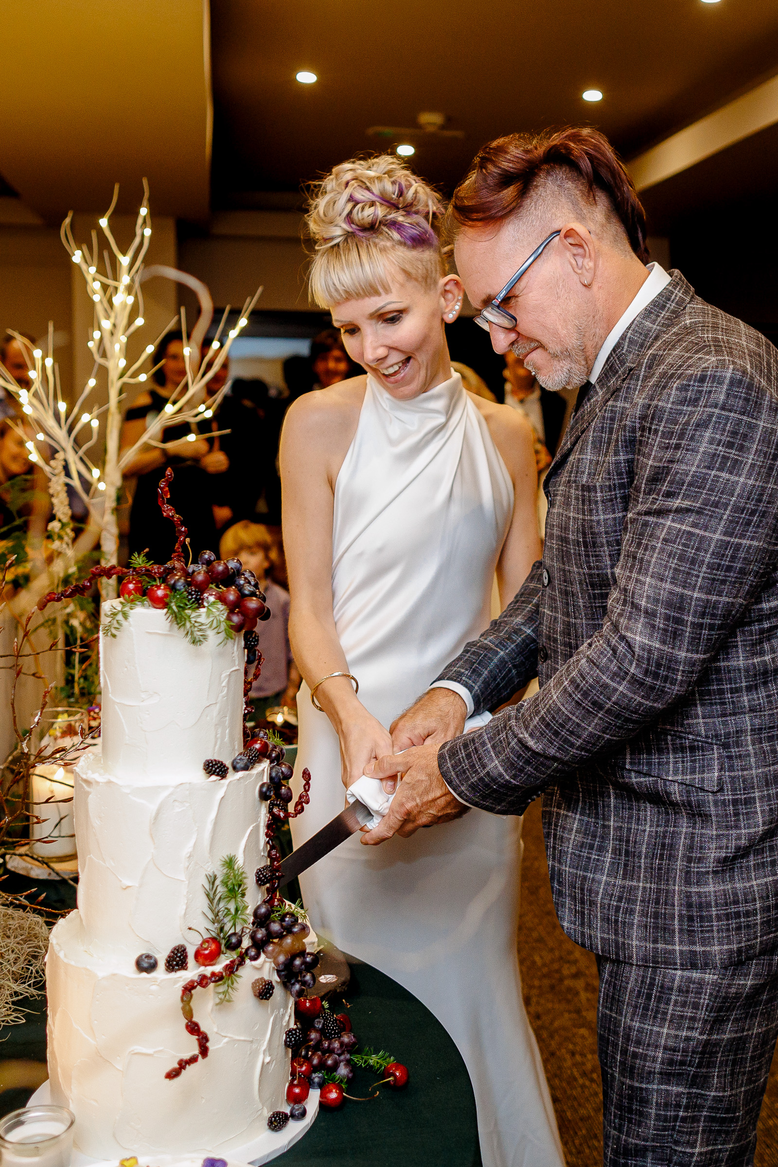 Steff & Jan cutting their wedding cake that was made by blossom and bee bakehouse